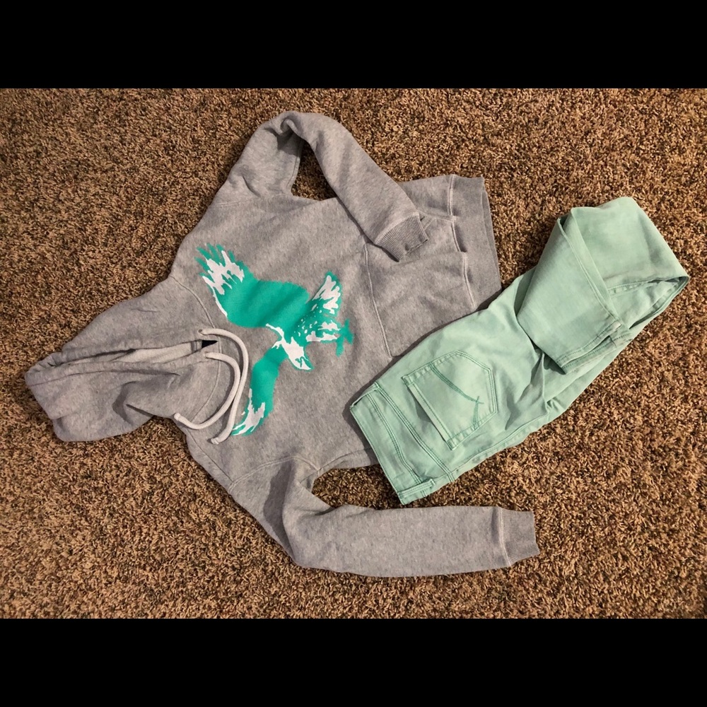 American eagle jeans & sweatshirt